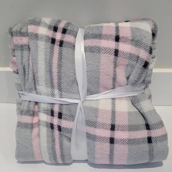 Pink and Gray Plaid Blanket - Picture 4 of 6